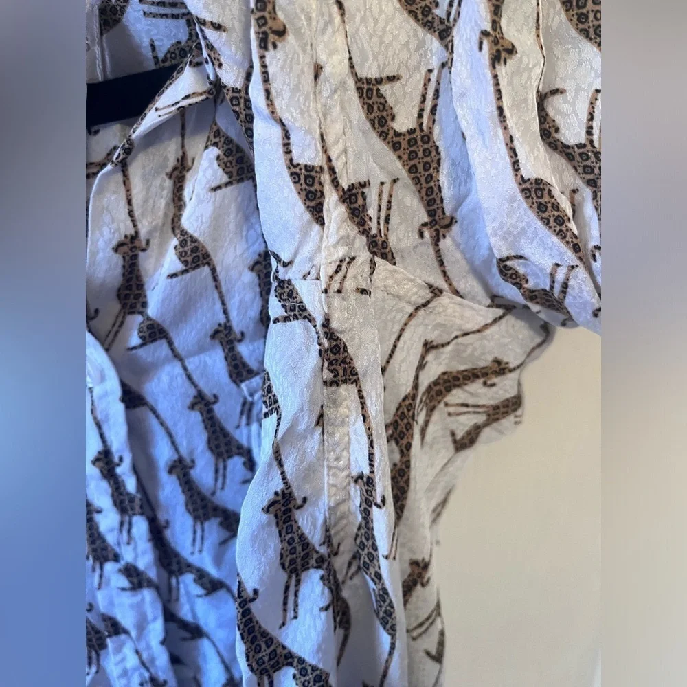 Chicos 2 whimsy cheetah shirt lightweight all over print US size 12 - Picture 4 of 7